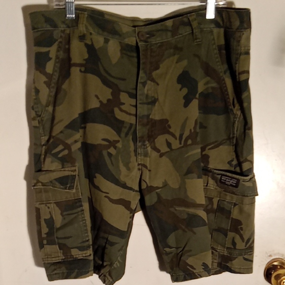 Men's Camouflage Cargo Shorts Fair Condition Leg Inseam 9 1/2 In Size 36